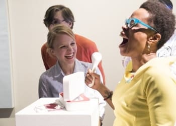 Designový vibrátor Whoop.de.doo byl spuštěn do koule s vodou