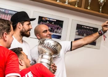 Tokhi & the Groove Army zabubnovali na návštěvě Stanley Cupu v Čechách