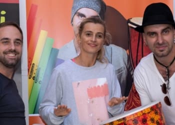 Český bubeník Tokhi a známé tváře bubnovali proti šikaně