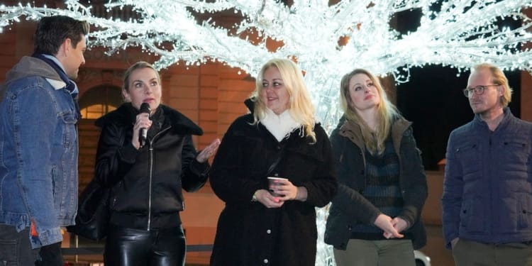 Petr Vojnar, Petr Kutheil, Adélka Hesová, Sabina Křováková či Zbyněk Drda podpořili oslavu nadačního fond Time for help na vánočních trzích