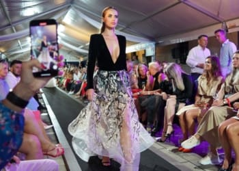 Návrháři a značky Jana Pištejová, Pavel Jevula, Zuzana Lešák Černá, Dolce Derza a mnozí další se představili na Fashion Night Brno 2023