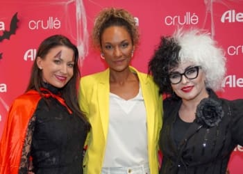 Halloweenská párty s barevnými kontaktními čočkami podpořila humanitární projekty