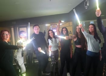 Eva Decastelo, Gábina Partyšová, Václav Noid Bárta a Marian Vojtko pokřtili nové posilovací stroje s umělou inteligencí